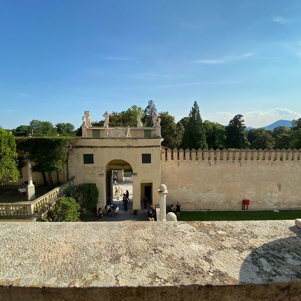 Foto diambil di Castello del Catajo oleh Filippo C. pada 6/2/2021