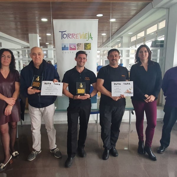 El Jurado Profesional de la Ruta de la Tapa 2019 de #Torrevieja nos ha concedido el premio "Mejor Tapa km’0 Vega Baja" por la tapa de "Chipirones salteados con verduras de la Vega Baja y arroz negro
