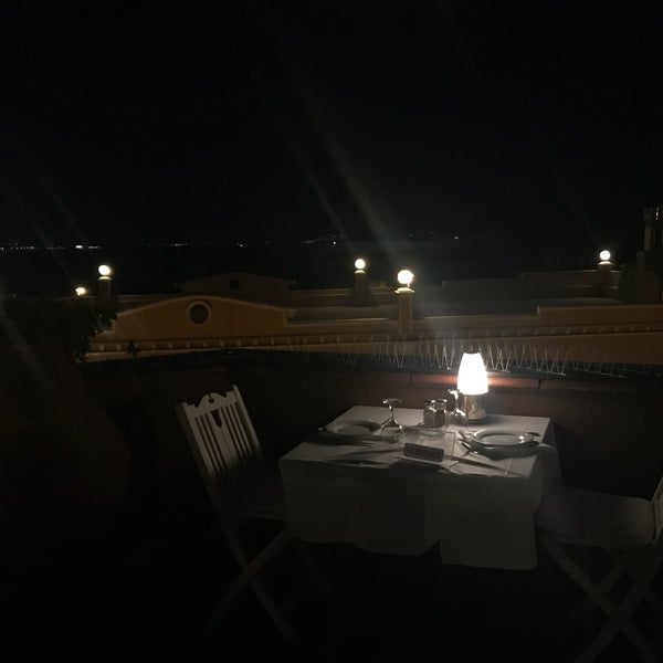 Das Foto wurde bei Armada Teras Restaurant von Türkan G. am 9/20/2018 aufgenommen