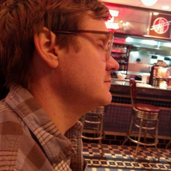 Photo taken at Silver Diner by L Patricia E. on 4/1/2017
