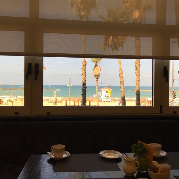 Das Foto wurde bei Dan Hotel Tel Aviv von Cruz Maria Z. am 9/6/2017 aufgenommen