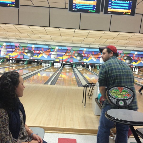12/28/2012 tarihinde Daniel R.ziyaretçi tarafından Buffaloe Lanes South Bowling Center'de çekilen fotoğraf