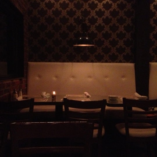 Das Foto wurde bei Carmine’s Italian Restaurant &amp; Bar von Jennifer R. am 12/12/2012 aufgenommen