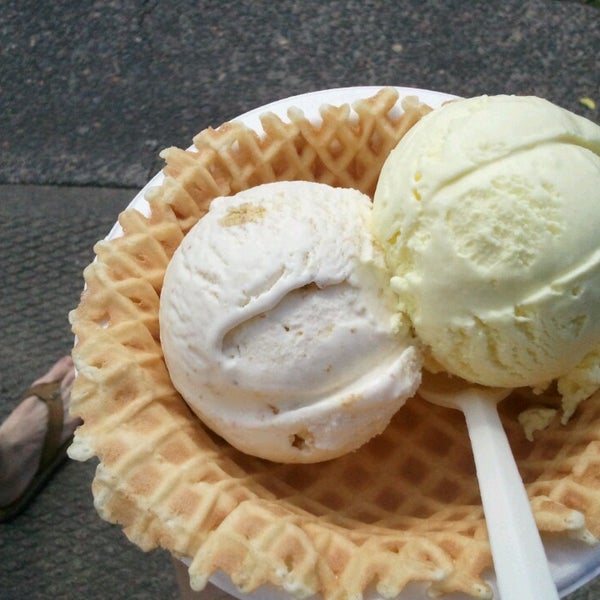 Photo taken at Zinger&#39;s Homemade Ice Cream by Azure S. on 6/19/2013
