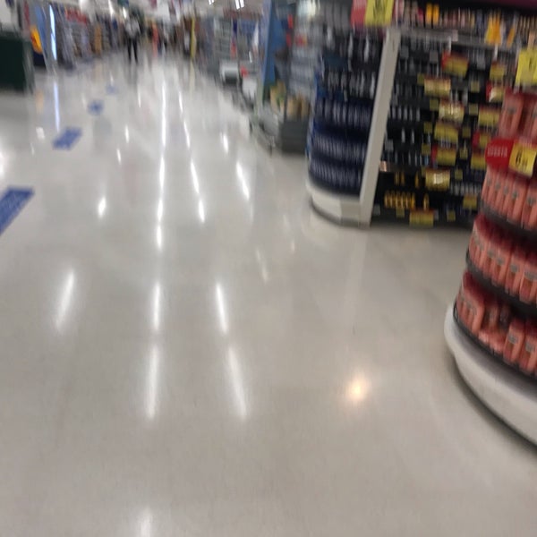 Photo taken at Carrefour by Marcelo Hsu 許. on 10/14/2019