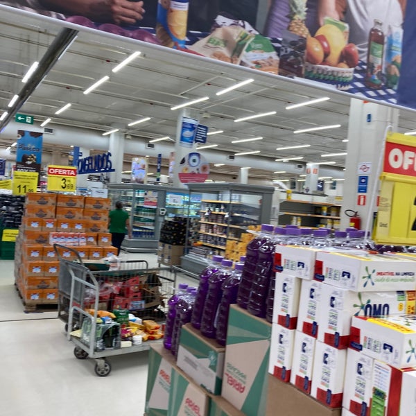 Photo taken at Carrefour by Marcelo Hsu 許. on 3/21/2022