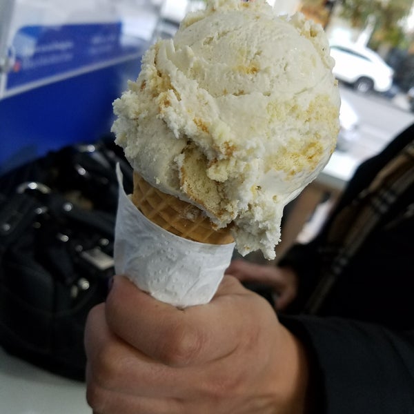 Photo taken at Mikey Likes It Ice Cream by jocose on 11/14/2017
