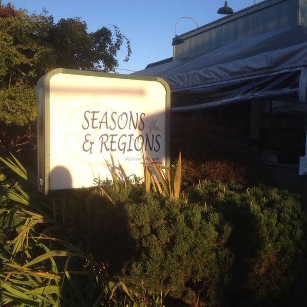 9/2/2013 tarihinde Jeremy K.ziyaretçi tarafından Seasons &amp; Regions Seafood Grill'de çekilen fotoğraf