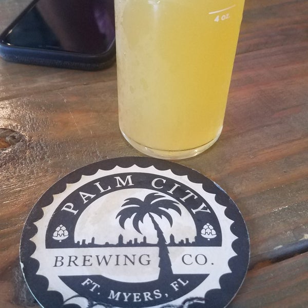 6/1/2019 tarihinde Adam D.ziyaretçi tarafından Palm City Brewing Company'de çekilen fotoğraf