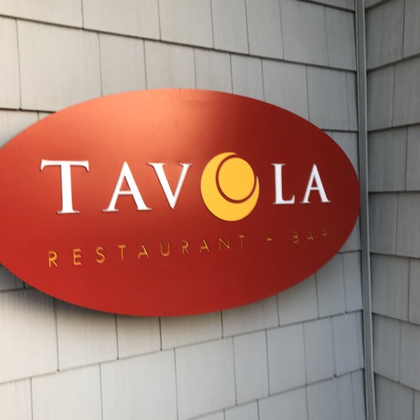 Das Foto wurde bei Tavola Restaurant &amp; Bar von Joshua B. am 6/13/2017 aufgenommen
