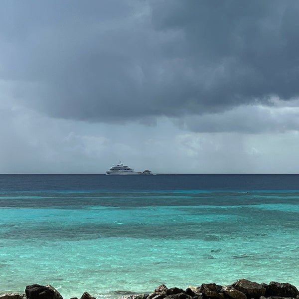 รูปภาพถ่ายที่ Curaçao Marriott Beach Resort &amp; Emerald Casino โดย Joshua B. เมื่อ 11/30/2022
