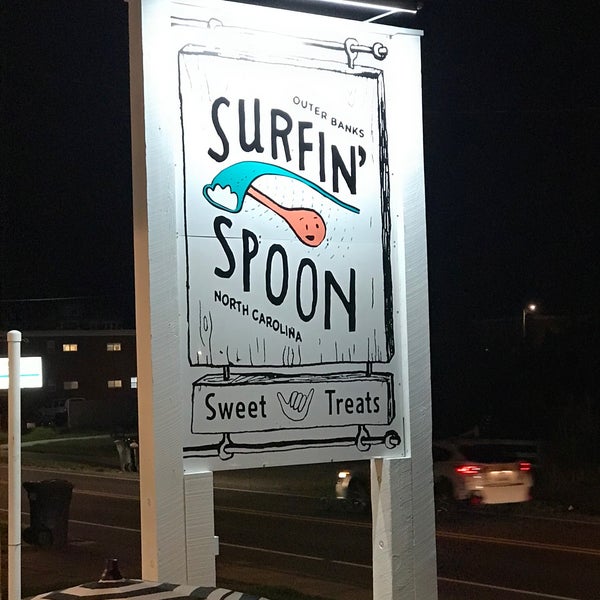 Foto tirada no(a) Surfin&#39; Spoon Frozen Yogurt Bar por Joshua B. em 6/18/2021