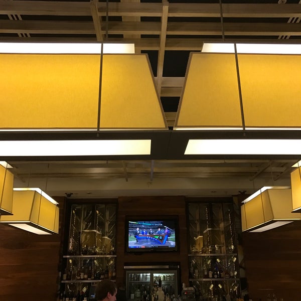 9/15/2017에 Joshua B.님이 JW Marriott Lobby Lounge에서 찍은 사진