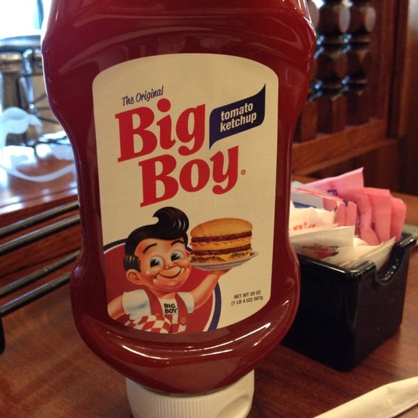 Photo taken at Big Boy Restaurant by Bakkle79 on 9/4/2013