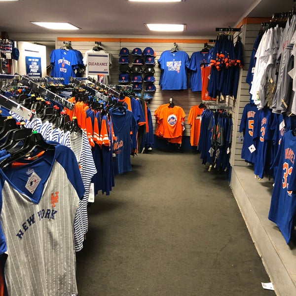 Mets Clubhouse Shop (Now Closed) - Sporting Goods Retail in New