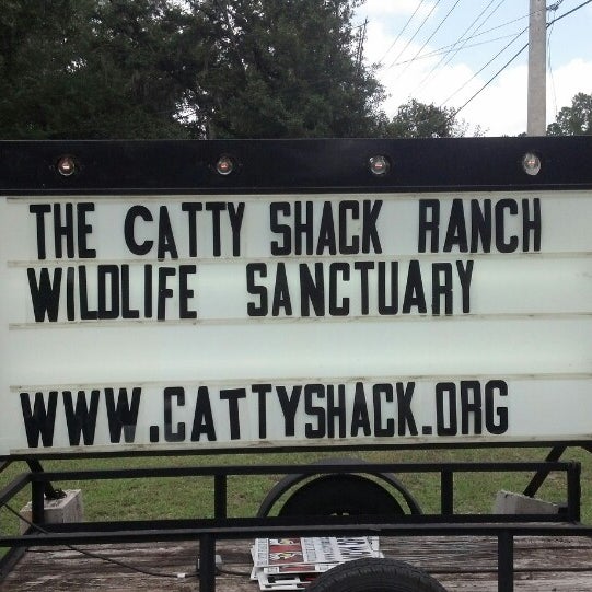 Foto scattata a Catty Shack Ranch Wildlife Sanctuary da Jessica M. il 7/7/2013