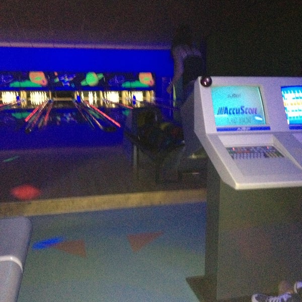 12/22/2012にDeto M.がPlanet Bowlingで撮った写真