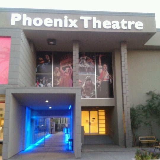 รูปภาพถ่ายที่ Phoenix Theatre โดย Bill K. เมื่อ 11/8/2012