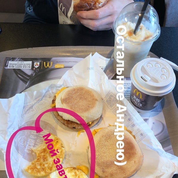 รูปภาพถ่ายที่ McDonald&#39;s โดย Victoria M. เมื่อ 4/23/2018