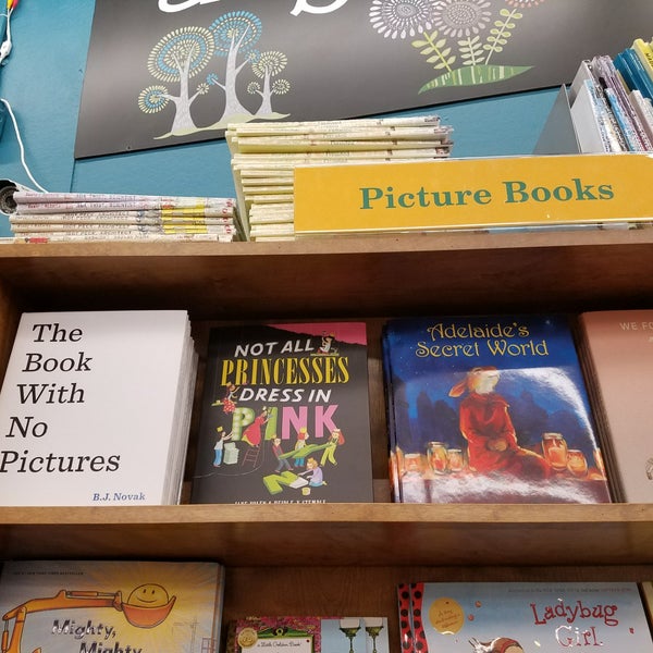 Photo taken at Brookline Booksmith by Rachel K. on 3/24/2018