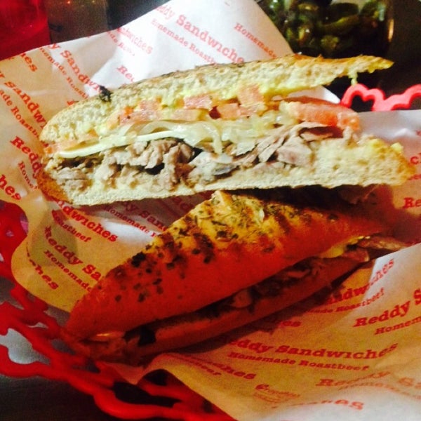 Foto tirada no(a) Reddy Sandwiches por Ulises R. em 10/9/2014