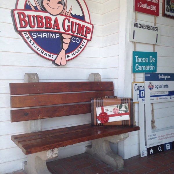 Photo taken at Bubba Gump Shrimp Co. by Thelma K. on 11/13/2015
