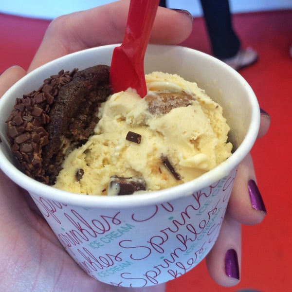Photo taken at Sprinkles Dallas Ice Cream by Ashley B. on 7/18/2015