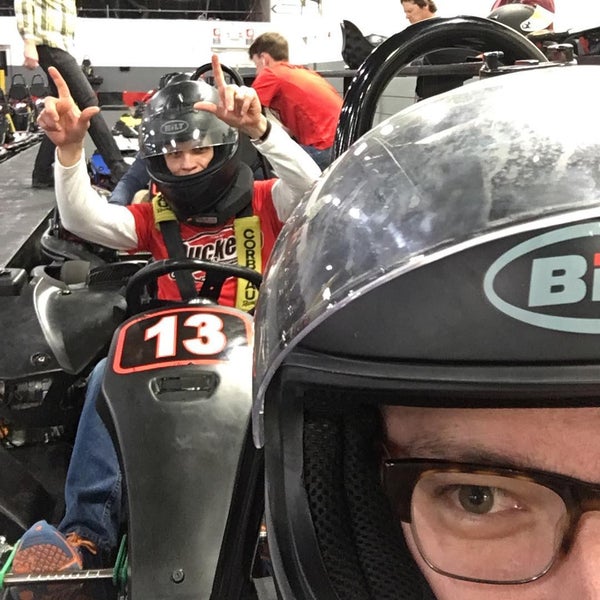 3/3/2016 tarihinde Michael H.ziyaretçi tarafından Full Throttle Indoor Karting'de çekilen fotoğraf