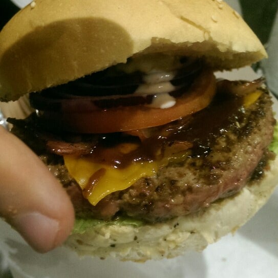 Foto tomada en Burger Ltd  por Apolinary S. el 10/24/2014