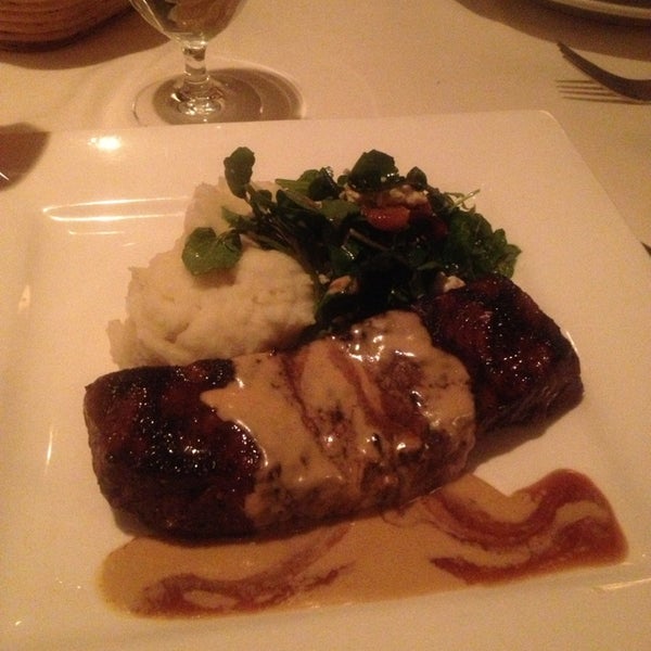 Foto diambil di Josie Restaurant oleh Steve B. pada 1/17/2014