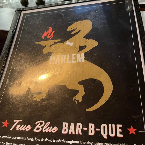 Foto tirada no(a) Dinosaur Bar-B-Que por Travis B. em 9/13/2022