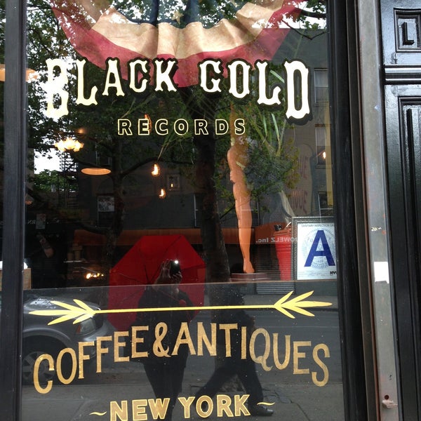 Photo taken at Black Gold Brooklyn by Zoe D. on 5/15/2013