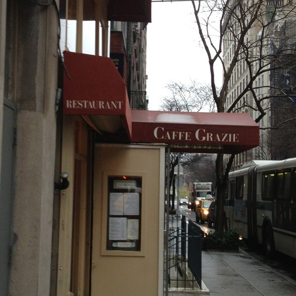 รูปภาพถ่ายที่ Caffe Grazie โดย Zoe D. เมื่อ 1/16/2013