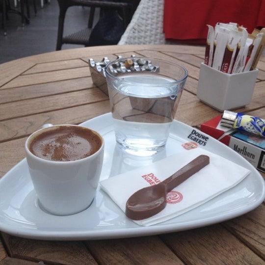 Das Foto wurde bei Douwe Egberts Coffee &amp; Restaurant von Türker Y. am 10/4/2012 aufgenommen