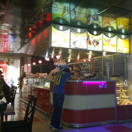 7/10/2014にDmitry S.がКафе-бар «Час пик»で撮った写真