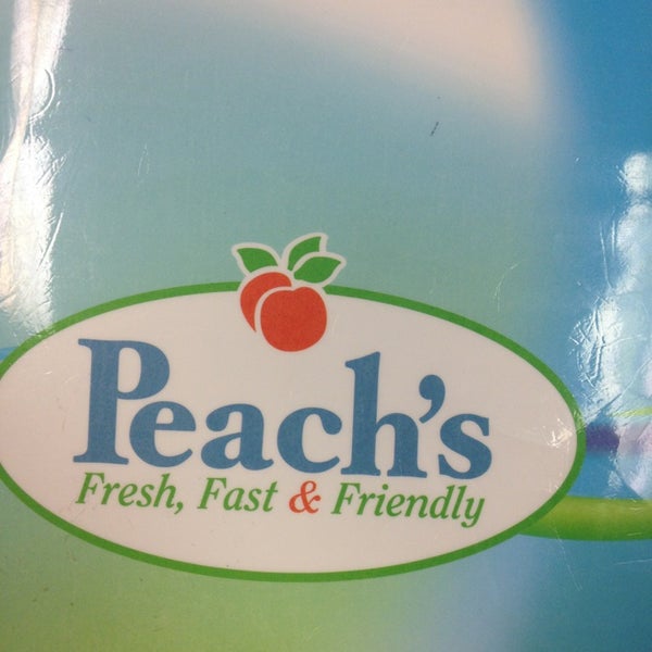Foto tirada no(a) Peach&#39;s Restaurant - University por Shane G. em 8/11/2013
