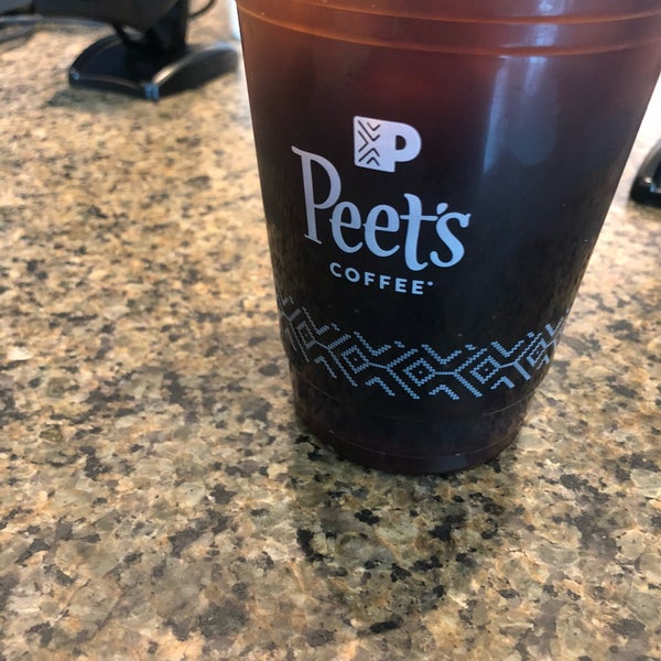 Foto scattata a Peet&#39;s Coffee &amp; Tea da April il 8/10/2018