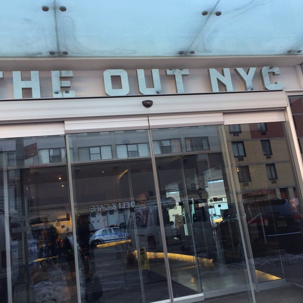 2/27/2015 tarihinde Kristelleziyaretçi tarafından The OUT NYC Hotel'de çekilen fotoğraf