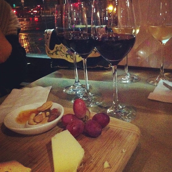 12/2/2012에 Wil C.님이 Savvy Cellar Wine Bar &amp; Wine Shop에서 찍은 사진