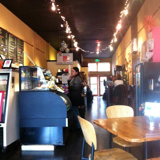รูปภาพถ่ายที่ Cafe Zoe โดย Wil C. เมื่อ 12/6/2012