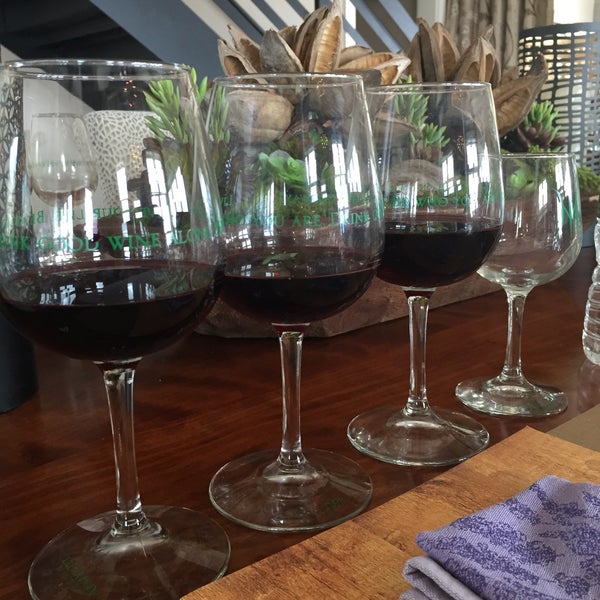 รูปภาพถ่ายที่ Cellardoor Winery At The Vineyard โดย Pam L. เมื่อ 4/11/2015