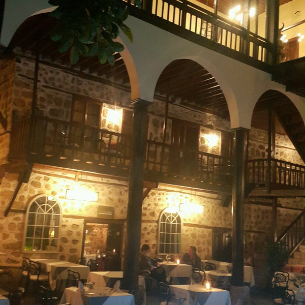 Foto diambil di Du Bastion Fine Dining Restaurant oleh Umit U. pada 3/28/2017