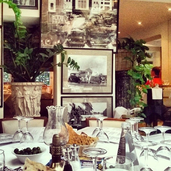 Das Foto wurde bei Montpeliano Restaurant von Nikita L. am 11/11/2013 aufgenommen