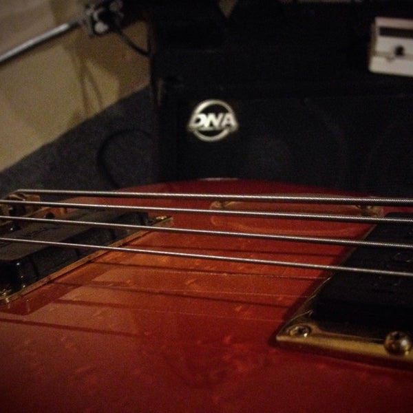 2/21/2014 tarihinde JK-47 [Guitar]ziyaretçi tarafından Music Garage'de çekilen fotoğraf