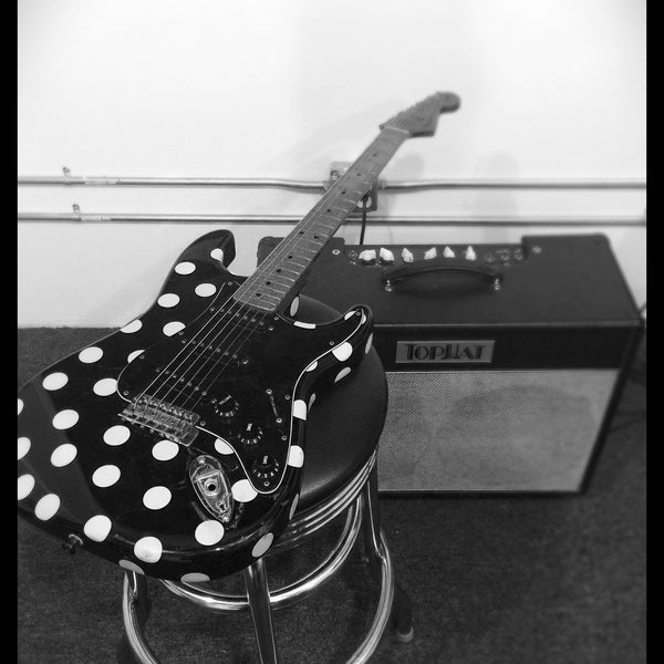 2/20/2015 tarihinde JK-47 [Guitar]ziyaretçi tarafından Music Garage'de çekilen fotoğraf