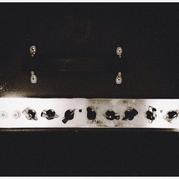Das Foto wurde bei Music Garage von JK-47 [Guitar] am 1/24/2014 aufgenommen