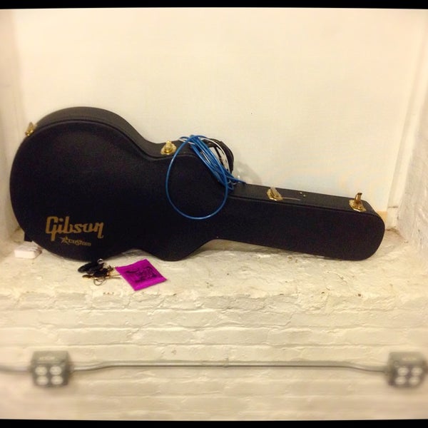 รูปภาพถ่ายที่ Music Garage โดย JK-47 [Guitar] เมื่อ 10/30/2014