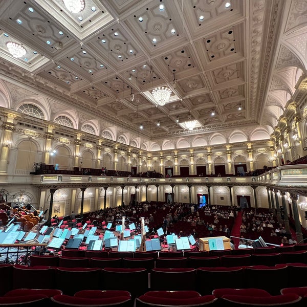 รูปภาพถ่ายที่ Het Concertgebouw โดย Hans J. เมื่อ 6/11/2022