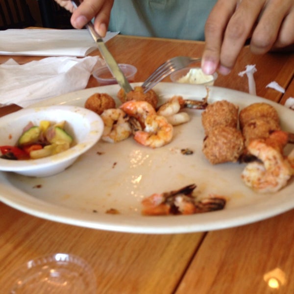 Das Foto wurde bei Cajun Greek - Seafood von Saima K. am 8/23/2014 aufgenommen