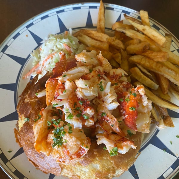 Ford's Lobsters 15 Riverview Ave